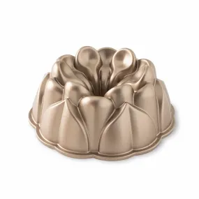 Nordicware Toffee Magnolia Bundt Pan, 2.4L